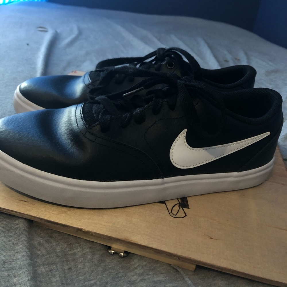 Nike black and white shoes